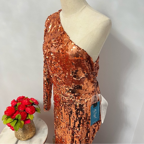 MAC DUGGAL Copper Long Sleeve One Shoulder Sequin Gown With Slit - New W/Tag - Picture 8 of 17
